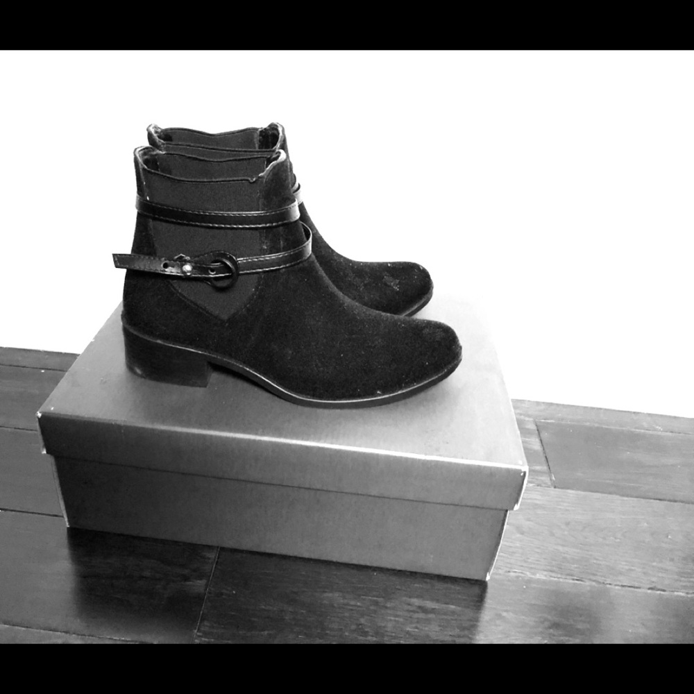 Bernardo Peony Water Resistant Suede Chelsea Boot